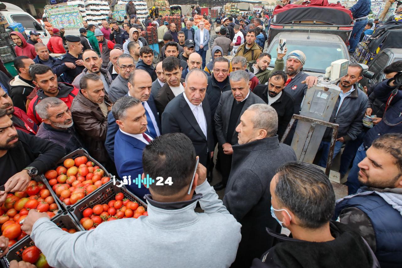 الشواربة يقوم بجولة في السوق المركزي للخضار