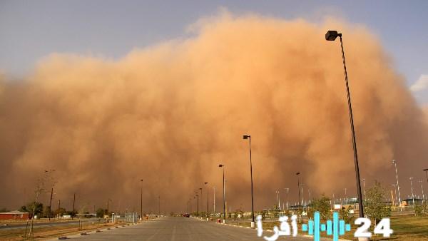 عاصفة ترابية تجتاح البلاد مع تحذيرات الأرصاد من اضطراب الملاحة وتفاصيل الطقس حتى مساء الغد
