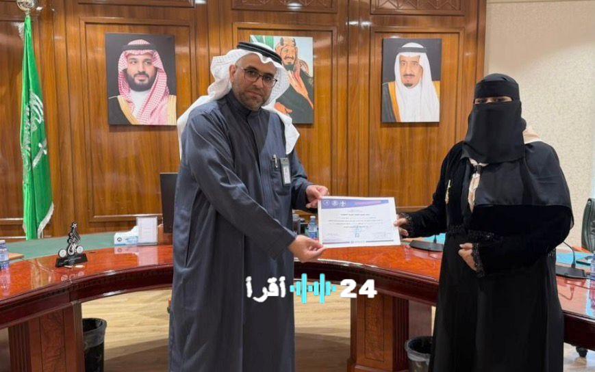 مدير تعليم عسير يحتفي بشريفة العامر لتقلدها الشارة الخشبية الكشفية