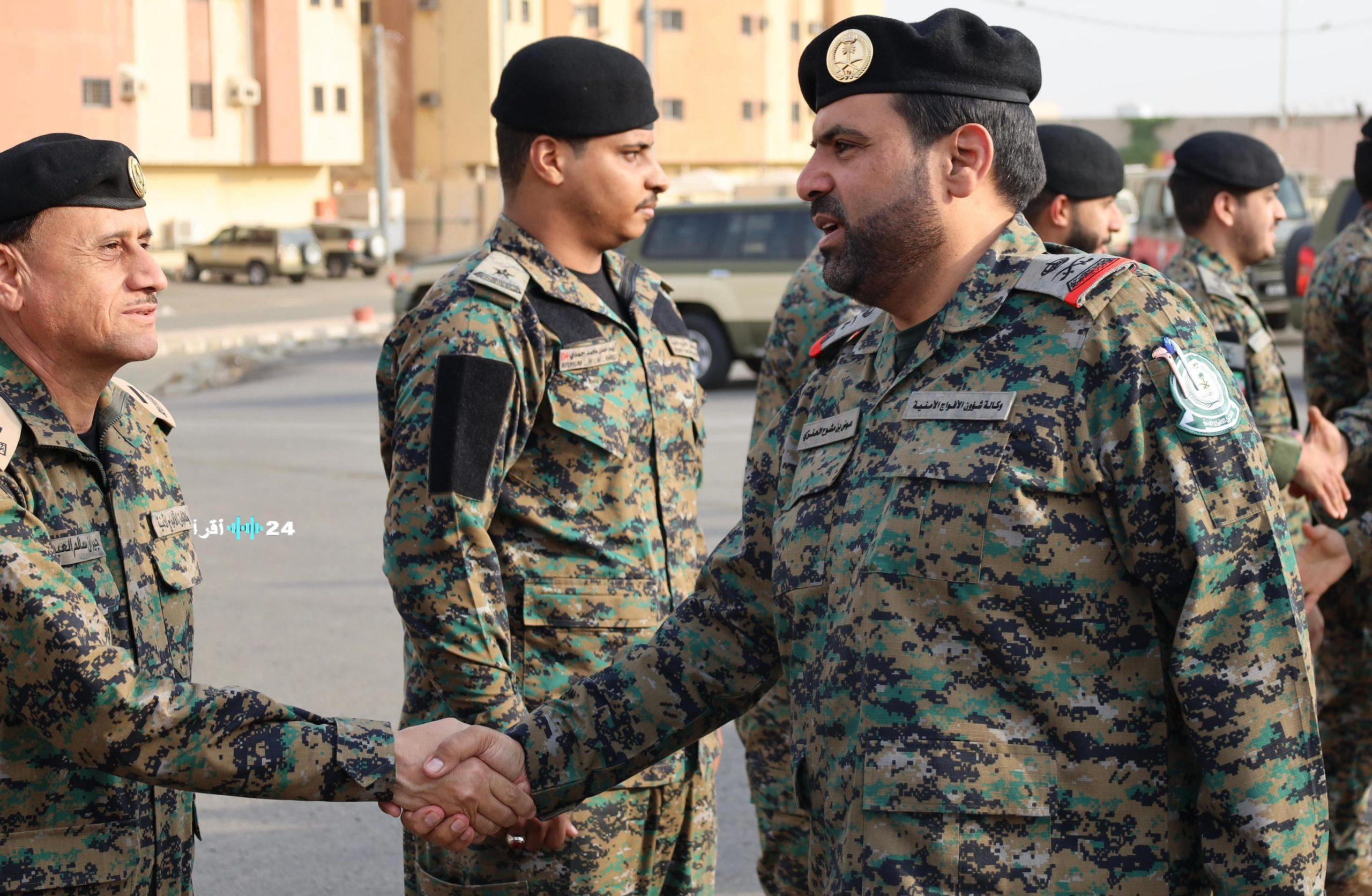 اللواء الركن عوض العنزي يتفقد أفواج الأمن بعسير وجازان ويهنئ ضباطها وأفرادها بشهر رمضان