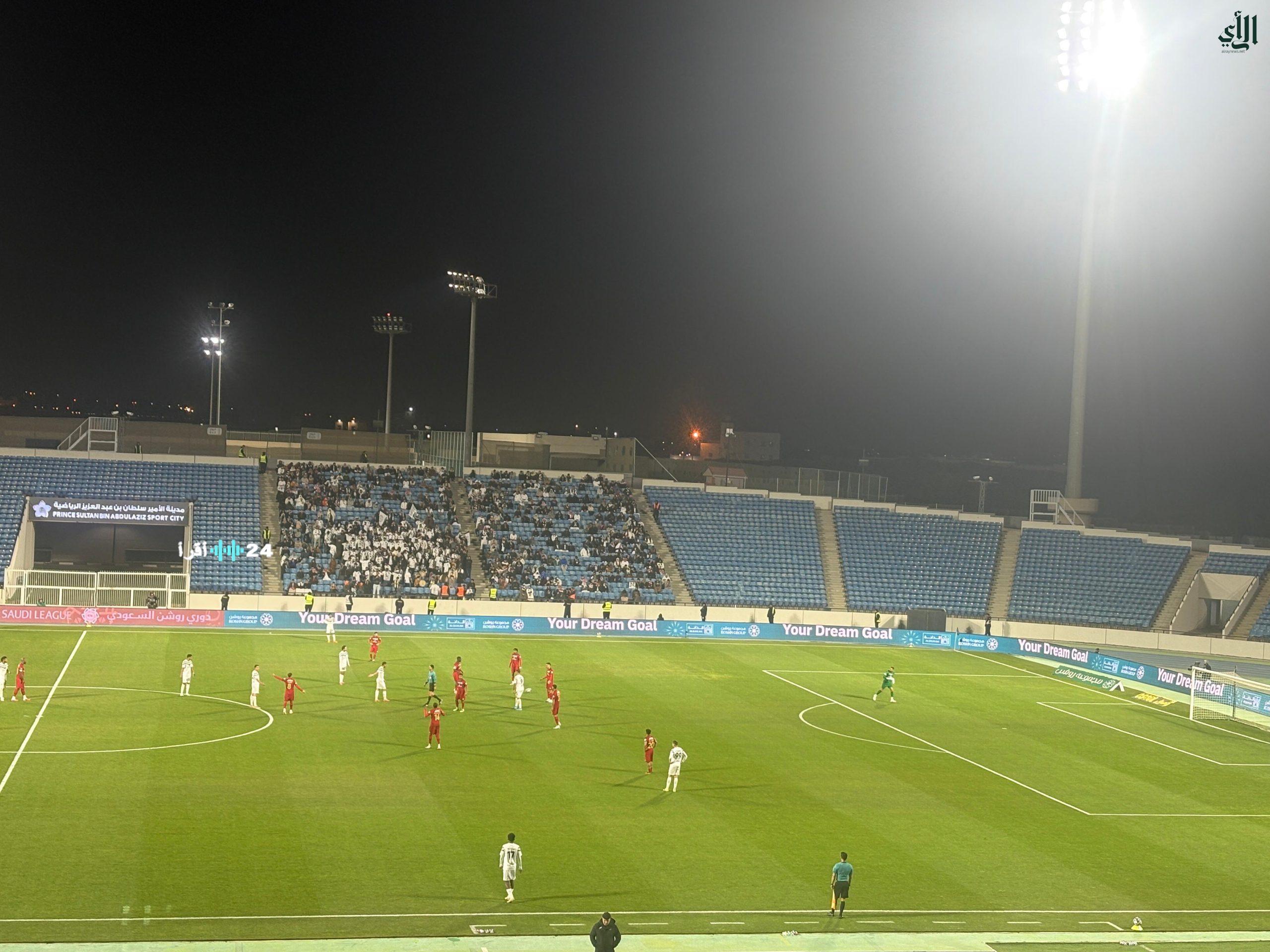 انتصار كاسح للشباب على ضمك بثلاثية بدوري روشن للمحترفين