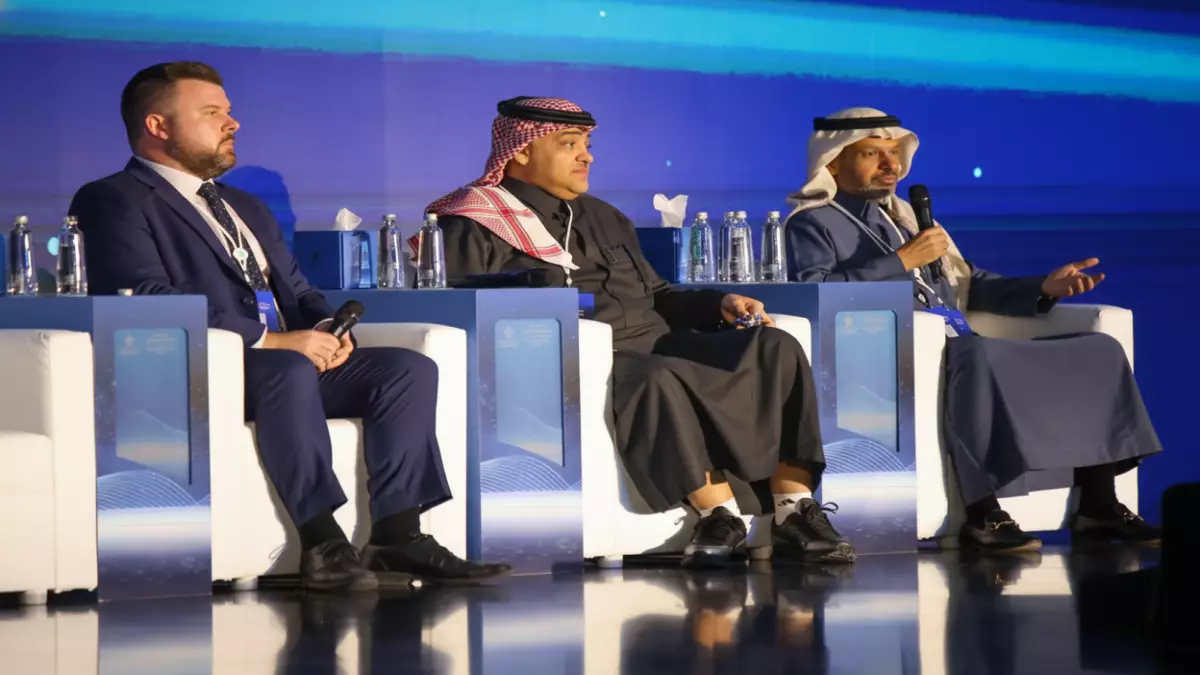 السعودية تطلق تقنيات طبية مبتكرة تشمل سوارًا ذكيًا وعربة متنقلة لعلاج الأورام