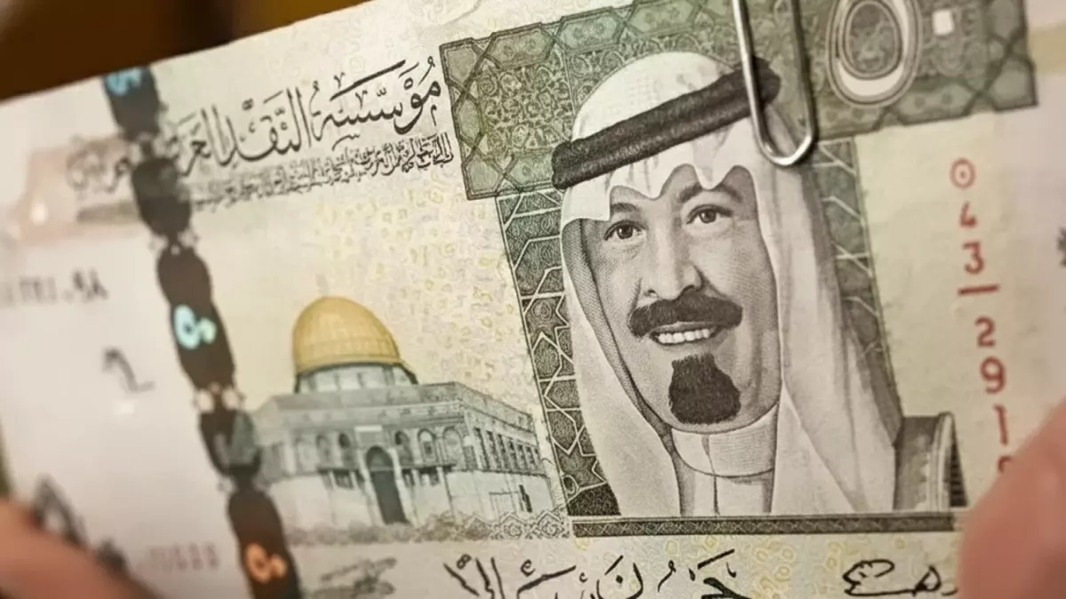 «تطور صادم» الريال السعودي يهوي لأدنى مستوى تاريخي بالبنوك المصرية وأسعار الشراء والبيع تتجمد منذ أشهر