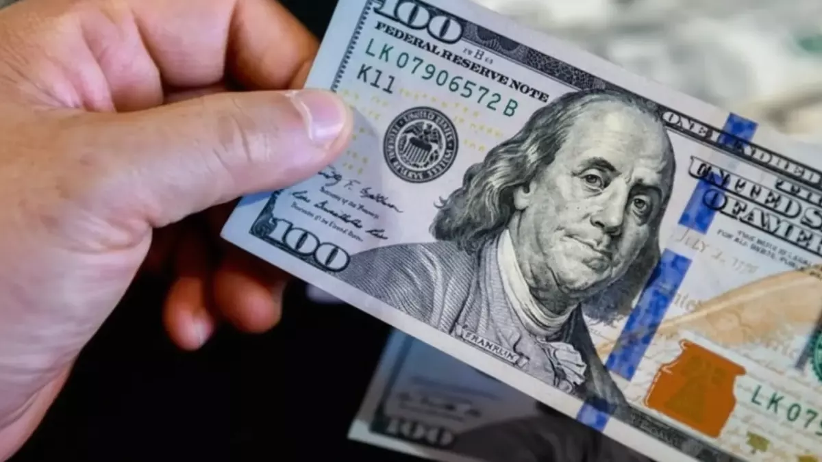 هبوط الدولار بخمسة بنوك كبرى يوفر مكاسب فورية للمواطنين