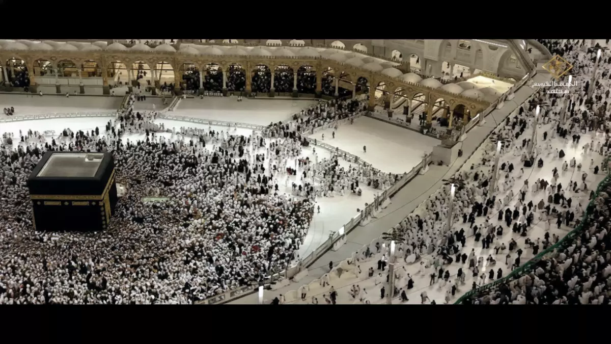 تردد قناة الحرم المكي الجديد 2026 على النايل سات يتيح للمسلمين حول العالم مشاهدة صلاة التراويح مباشرة من مكة بجودة فائقة