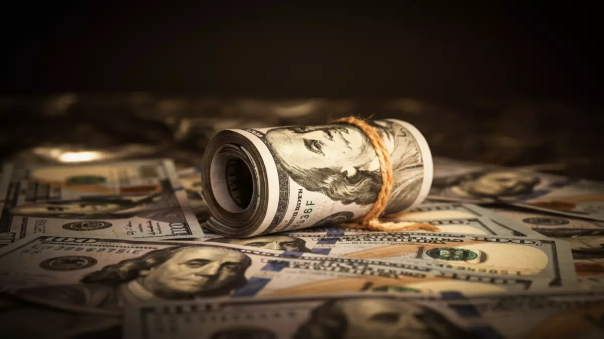 «استقرار سعر الدولار في اليمن عند 1573 ريال» خبراء يتوقعون مستقبل العملة خلال الساعات المقبلة