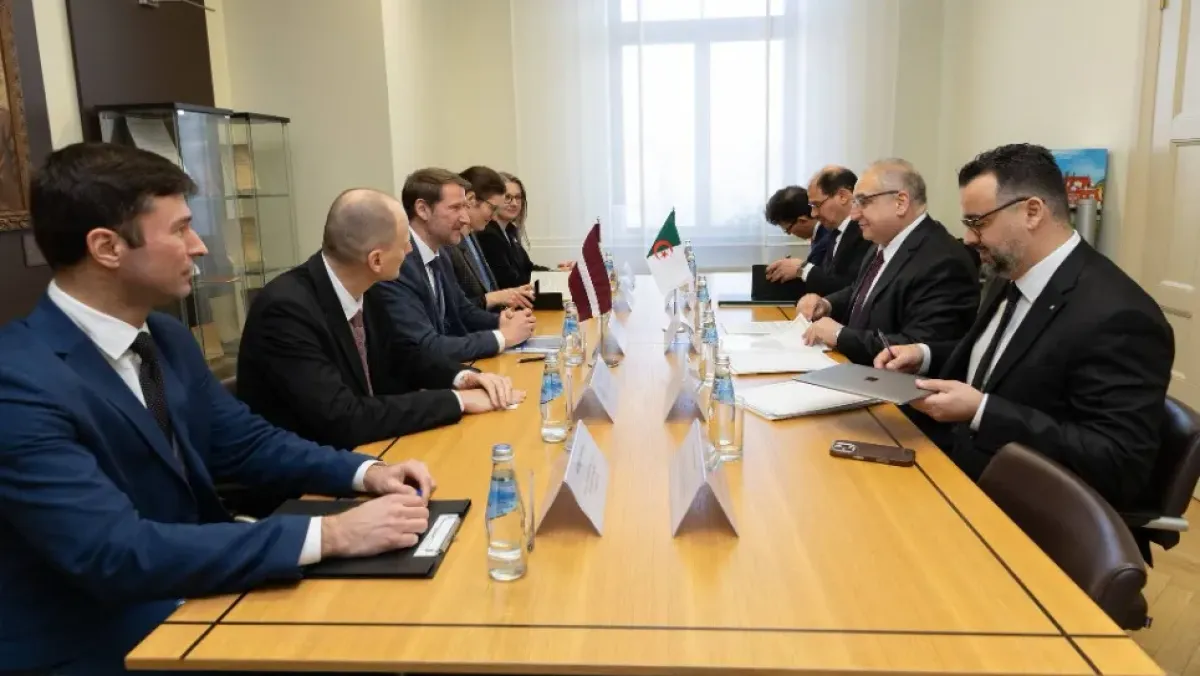 الجزائر ولاتفيا تجريان مشاورات سياسية لتعزيز العلاقات الثنائية