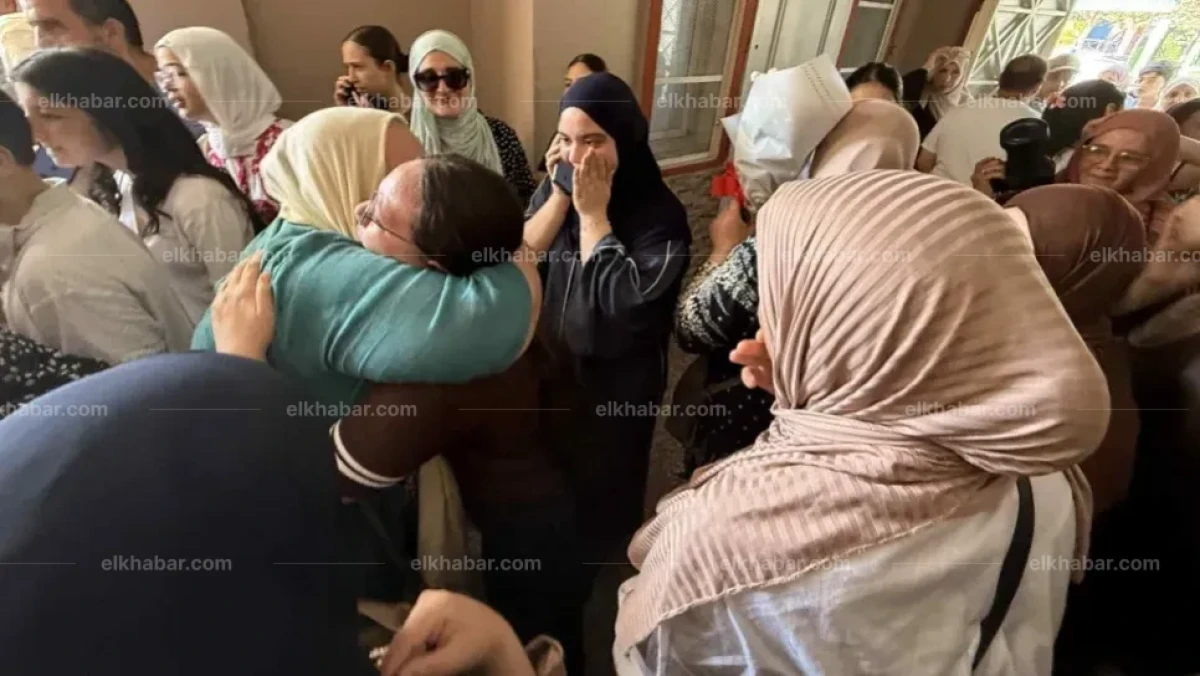 أوائل شهادة البيام 2025 المتفوقون يتصدرون القائمة الرسميةقائمة المتفوقين الأوائل في البيام 2025 من هم نجوم الجزائرحصريًا كشف أوائل شهادة البيام 2025 أسماء النخبة تتصدر النتائج