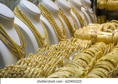 «مفاجأة جديدة في أسعار الذهب اليوم الأحد تشعل تساؤلات المشترين»