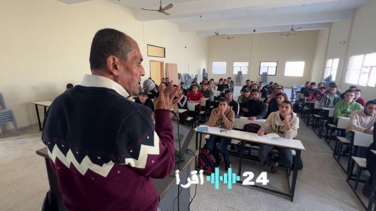 صغار وكبار في غزة يسعون لتصحيح مسار تعليمهم amid التحديات المتزايدة