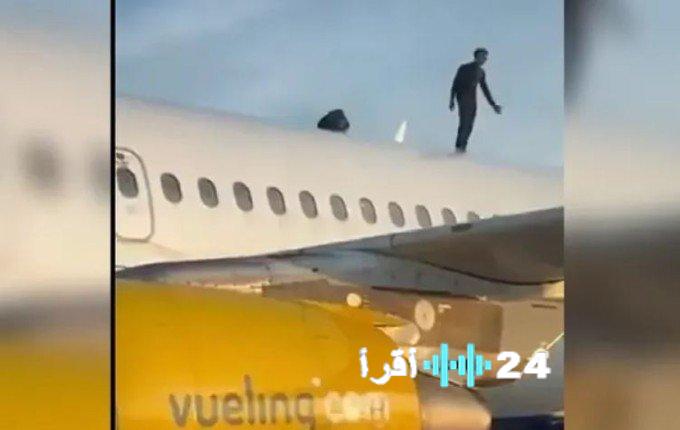 «فضيحة جوية» رقصة راكب على متن طائرة بإسبانيا تؤخر الرحلة ساعتين كاملتين (شاهد اللقطات)