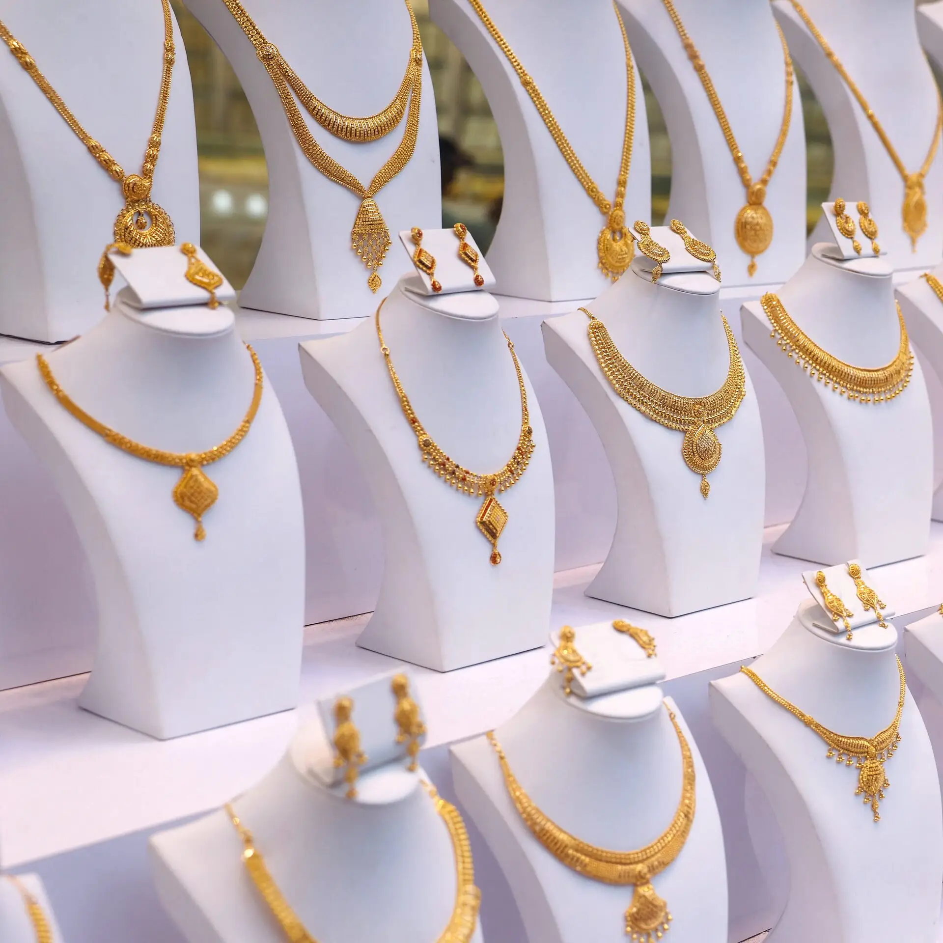 المعدن الأصفر يسجل صعوداً جديداً بتسعيرة المساء