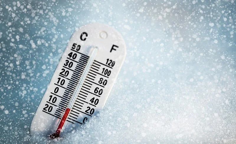 انخفاض طفيف في درجات الحرارة غدًا مع توقعات بطقس شديد البرودة ليلاً