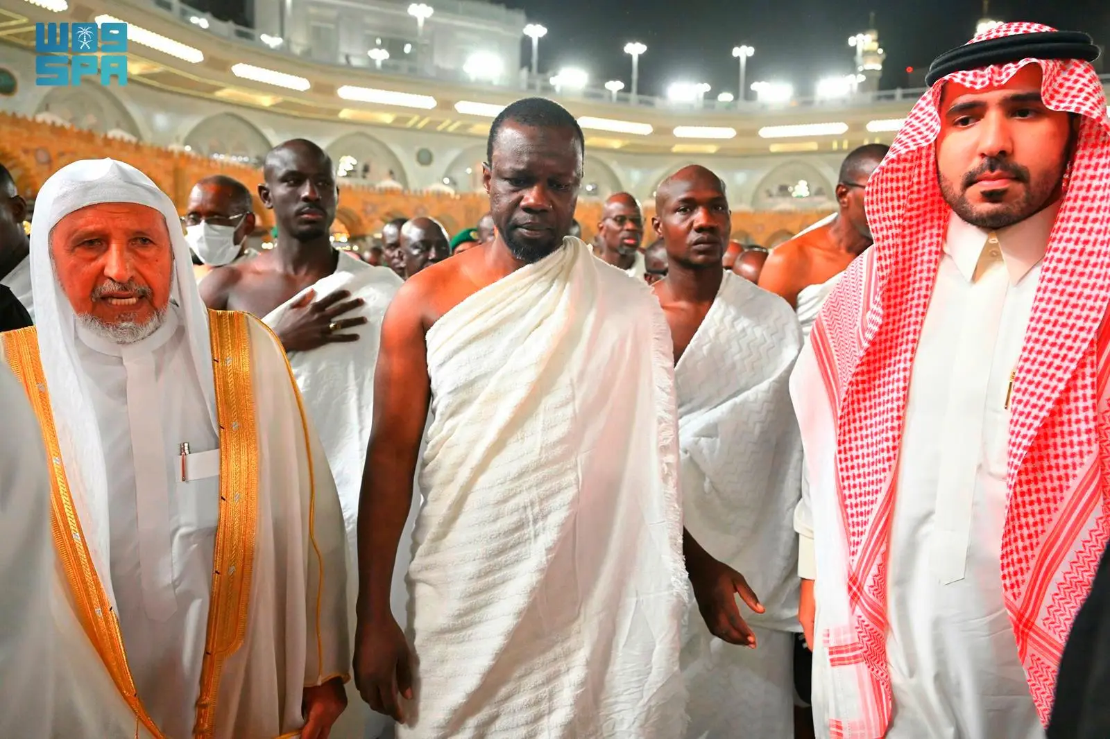 رئيس وزراء السنغال يؤدي العمرة