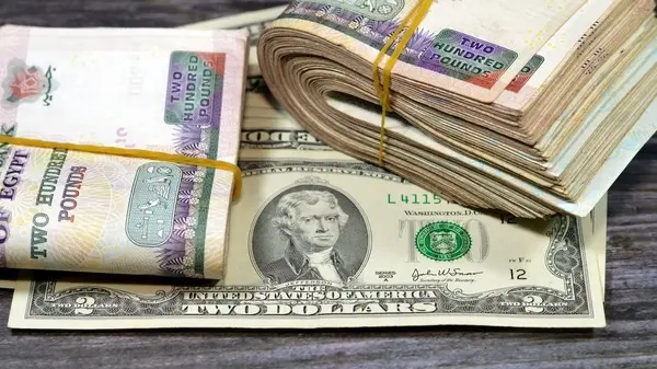 «ارتفاع مفاجئ» الدولار يقفز 1.2% في سوق الإنتربنك المصري والأسباب وراء ذلك