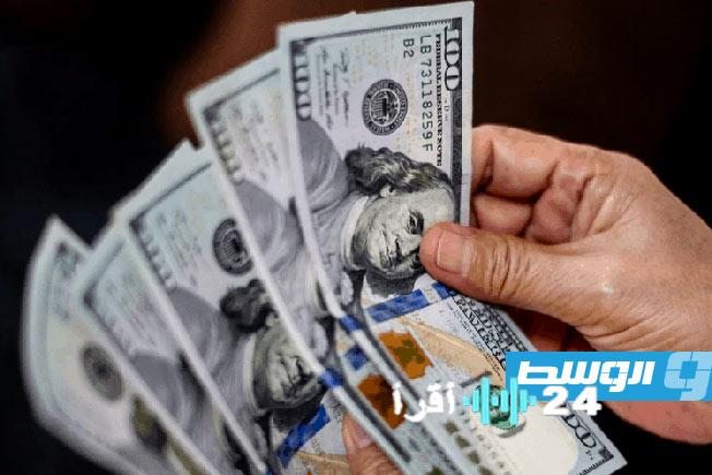 الدولار يتراجع 8 قروش في السوق الموازية خلال أسبوع