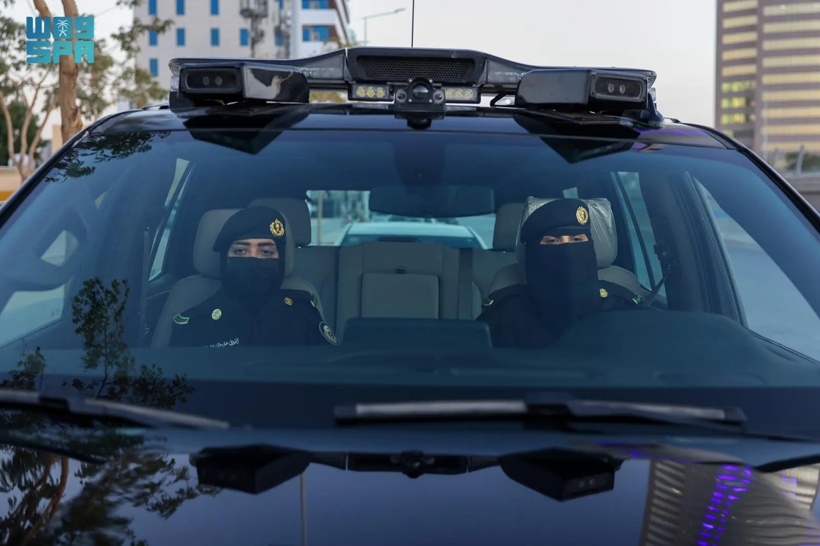 المرأة السعودية: قوة فاعلة في مهام وزارة الداخلية الميدانية والتخصصية