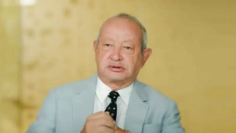 «دولار تحت الضغط: التوترات العالمية وسياسات الرسوم تؤثر على العملة الأمريكية»