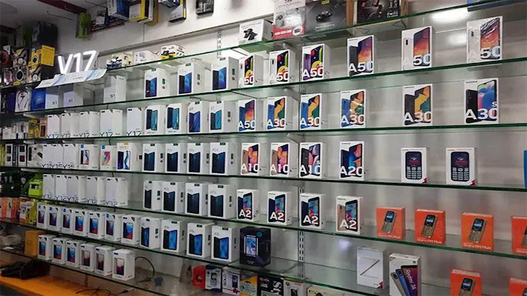 انكماش يضرب سوق الهواتف الذكية عقب قفزتين سعريتين متتاليتين