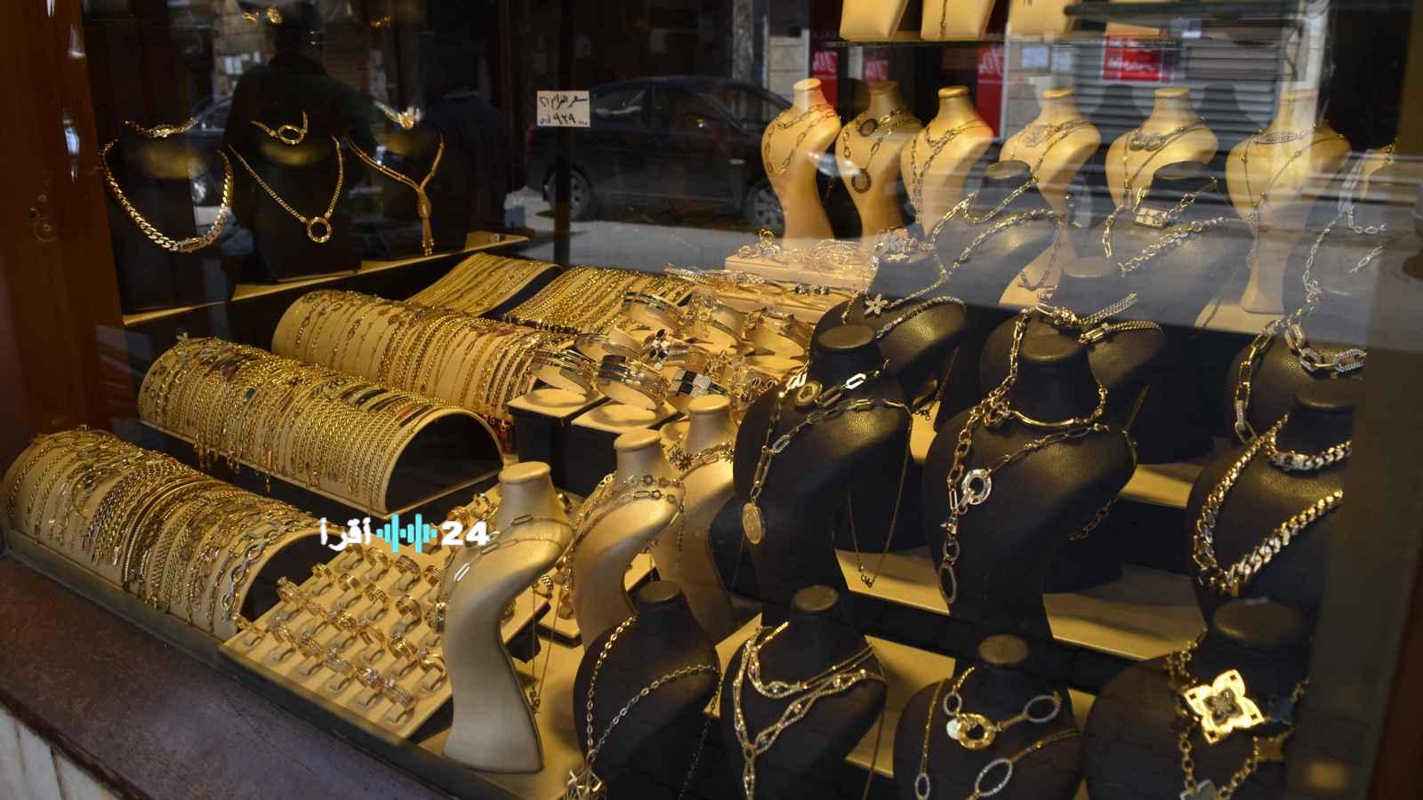 الذهب في سوريا يهبط 1.2% بفعل ضغوط عالمية وسط استقرار سعر الدولار
