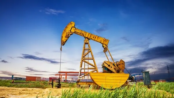 «مؤشرات مقلقة تهز سوق الخام» أسعار النفط تتهاوى للأسبوع الثاني على وقع مخاوف وفرة الإمدادات العالمية