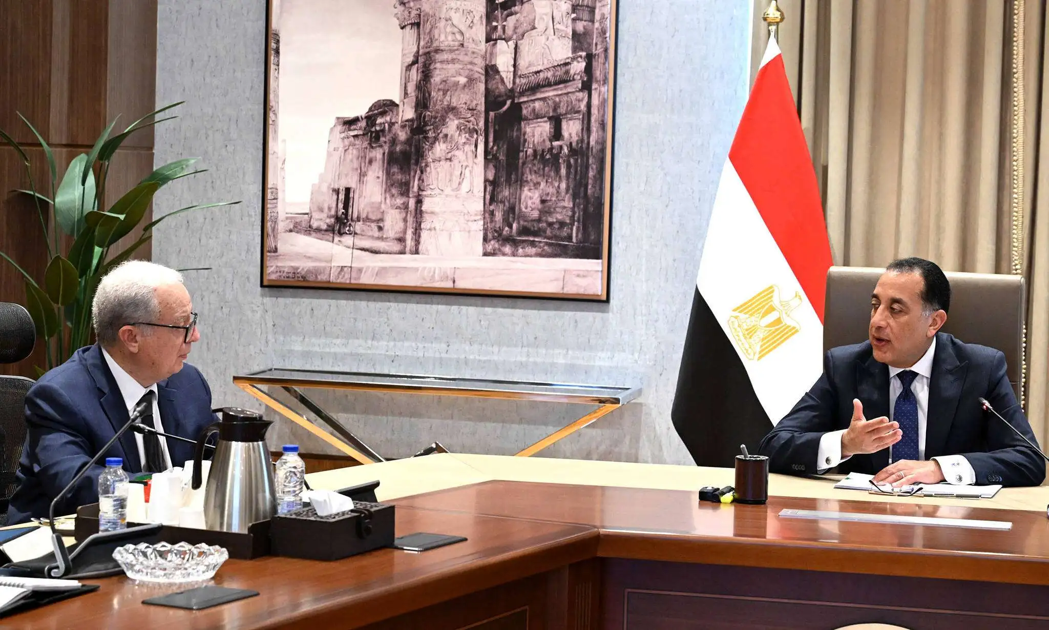 «استراتيجية جديدة» رئيس الوزراء يتابع خطة التعامل مع شركات قطاع الأعمال العام بعد إلغاء الوزارة