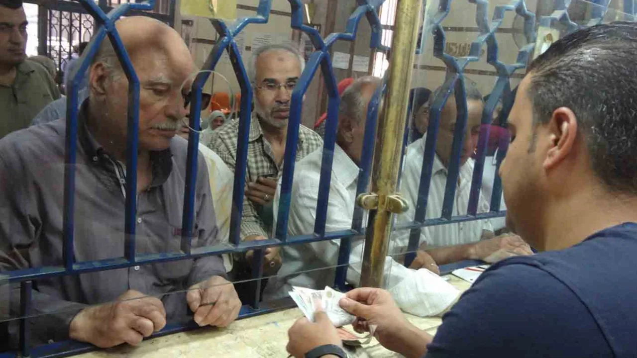 منحة حكومية جديدة تتراوح بين 300 و400 جنيه مخصصة لأصحاب المعاشات في فئات معينة