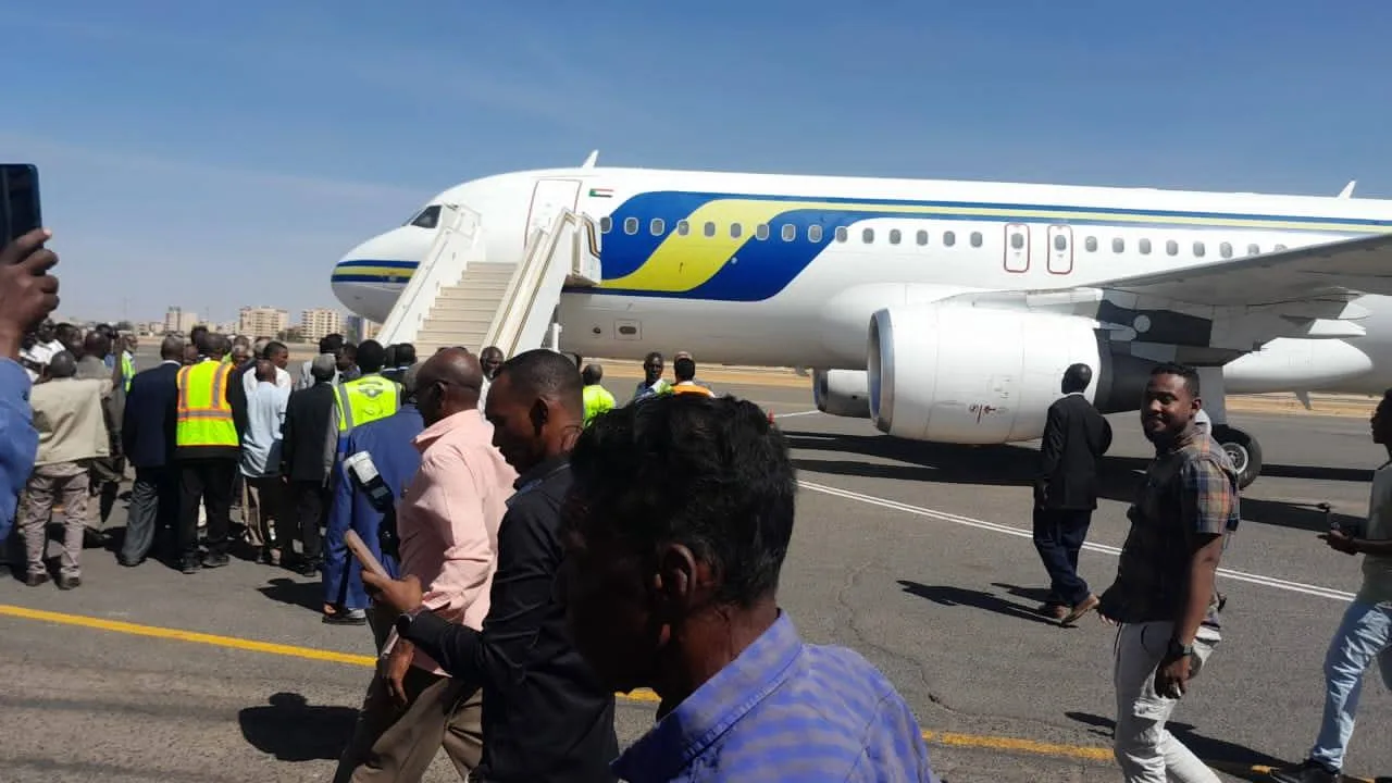 الفيديو يبرز حديث كابتن طائرة سودانير بعد هبوطها في مطار الخرطوم للمرة الأولى بعد الحرب