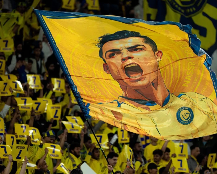 إكس تحذر الجماهير من بث مباريات الملاعب بالهواتف انتهاكًا لحقوق البث