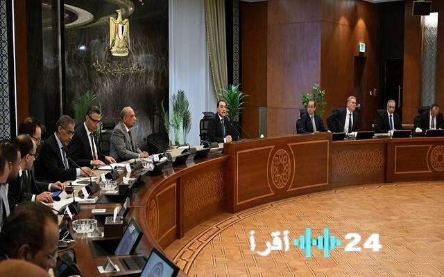 مدبولي يؤكد استمرار إمدادات الكهرباء والغاز للمصانع دون انقطاع