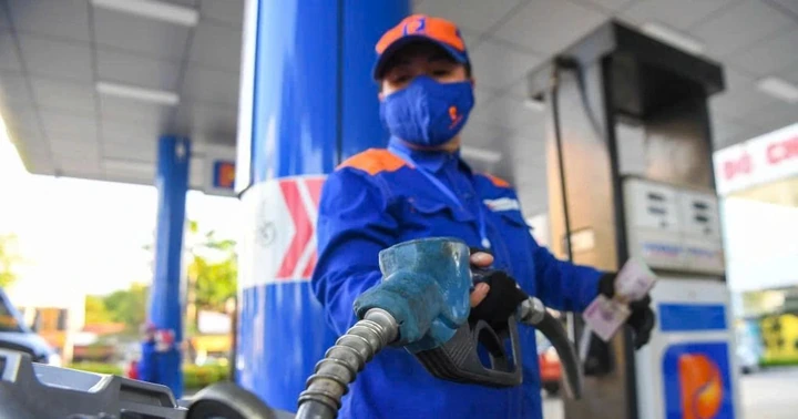 «صدمة في السوق» الحكومة تعلن عن رفع أسعار الوقود بنسبة 7٪ فورًا دون انتظار التعديل الدوري