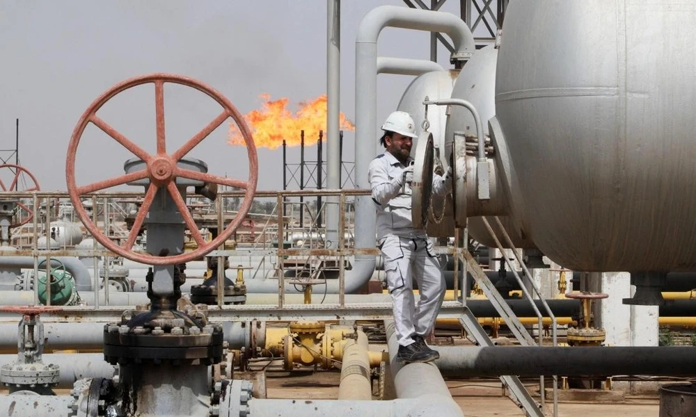 انخفاض كبير في أسعار النفط العالمية وارتفاع ملحوظ في أسعار الذهب