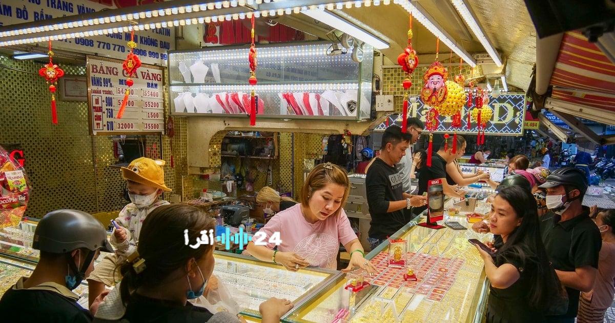 جدول ورسم بياني يوضح أسعار الذهب عيار 9999 وخواتم الذهب في منطقة سانت جوزيف بالإضافة إلى الأسعار العالمية للذهب يوم الجمعة