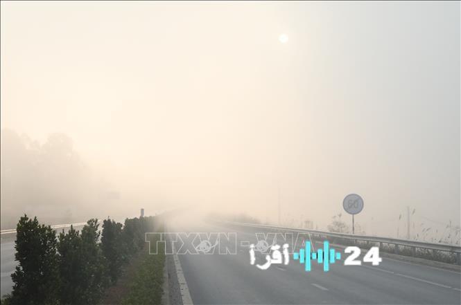 أمطار غزيرة وضباب كثيف في الصباح الباكر بشمال فيتنام