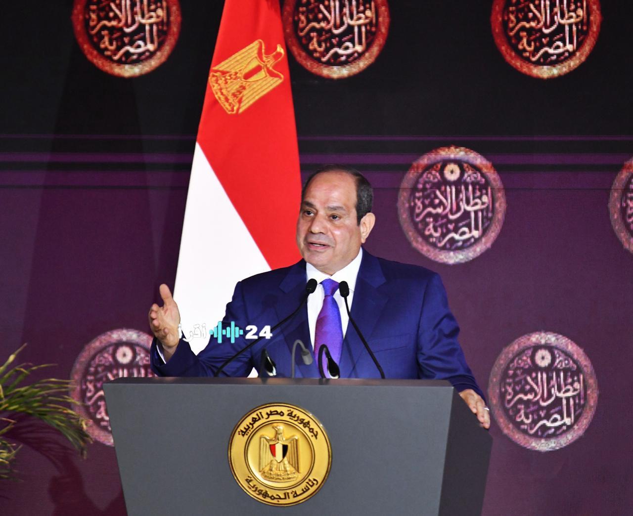 مصر تتفاوض على تمويلات دولية وسط استهلاك تريليوني جنيه من المنتجات البترولية وتسليم 8 رخص ذهبية بقيمة 1.2 مليار دولار