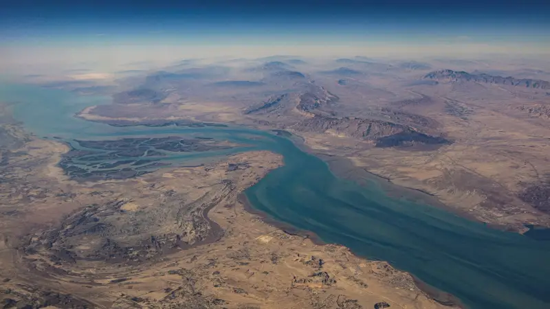 «تطورات حاسمة في صراع إيران وإسرائيل» – مستشار ترامب يكشف عن بدء تدفق ناقلات النفط عبر مضيق هرمز