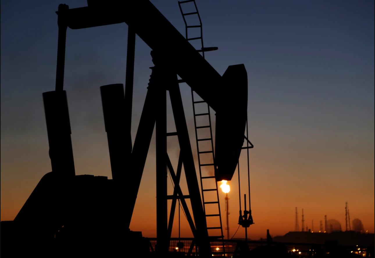 «تراجع أسعار النفط مع دعوة ترامب لتأمين مضيق هرمز وبدء عبور الناقلات»