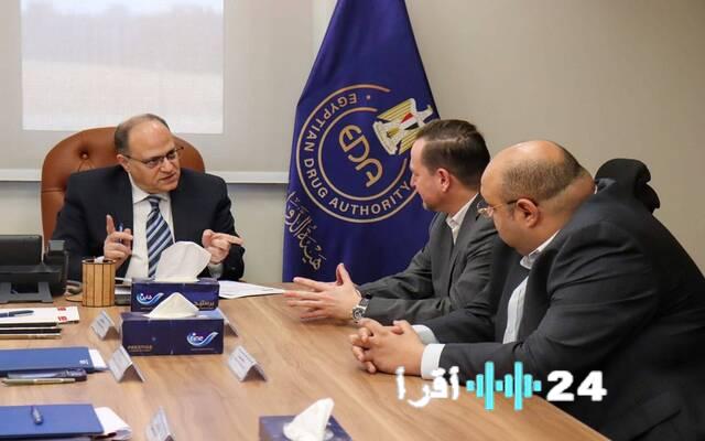 هيئة الدواء المصرية تستعرض فرص التعاون مع شركة سيرفييه لتوطين صناعة الأدوية محلياً