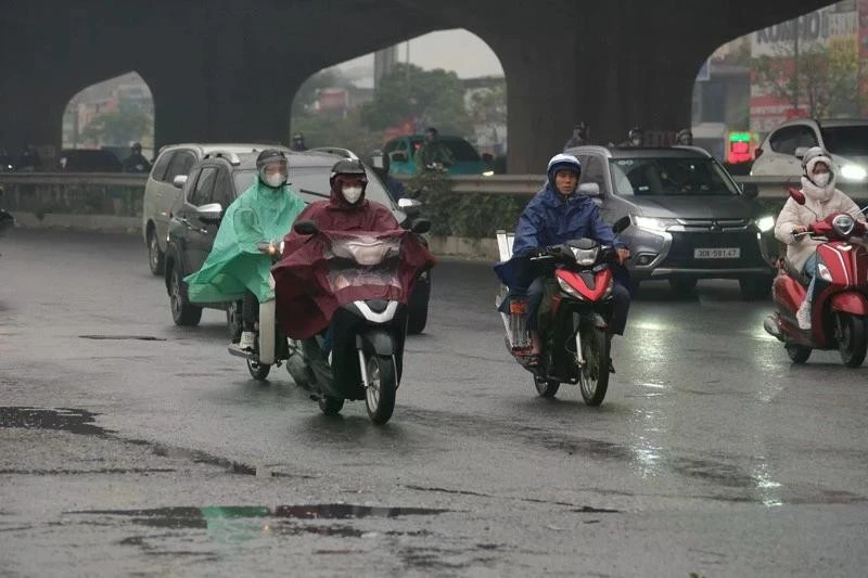 شمال فيتنام يستعد لمواجهة جبهة باردة قادمة من الشرق تعيد الرذاذ والطقس الرطب للمنطقة