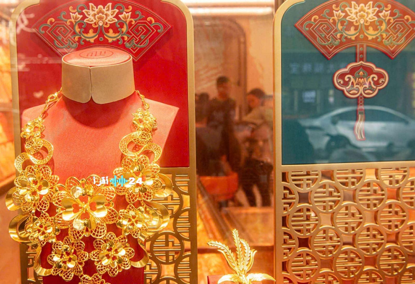 استمرار تراجع سعر الذهب بنحو 1.2 مليون دونغ فيتنامي لكل أونصة