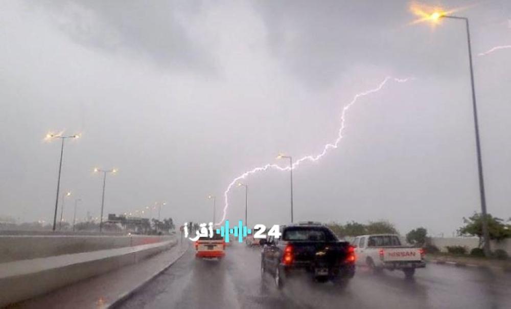 توقعات حالة الطقس في المملكة اليوم الجمعة مع استمرار الأمطار والرياح والأتربة