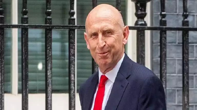 «التحليل الأمني: الوزير البريطاني يكشف عن دور بوتين في تكتيكات عسكرية جديدة»