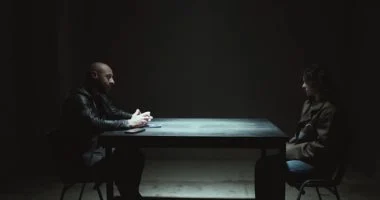 «تحول درامي غير متوقع» صحاب الأرض الحلقة 12 تكشف مفاجأة اعتقال تارا عبود واستجوابها المكثف حول والدها