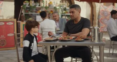 «شاهد التفاصيل الكاملة» آسر ياسين يفاجئ يوسف بمغامرة كوارع وفتة في “اتنين غيرنا” الحلقة 12