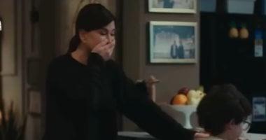 جومانا مراد تتصدر العناوين بعد فقدان السيطرة على ابنها بإطلالتها المميزة باللون الأزرق