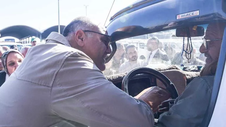 «تطبيق التعريفة الجديدة» محافظ الإسكندرية يزور الموقف لمتابعة سير العمل