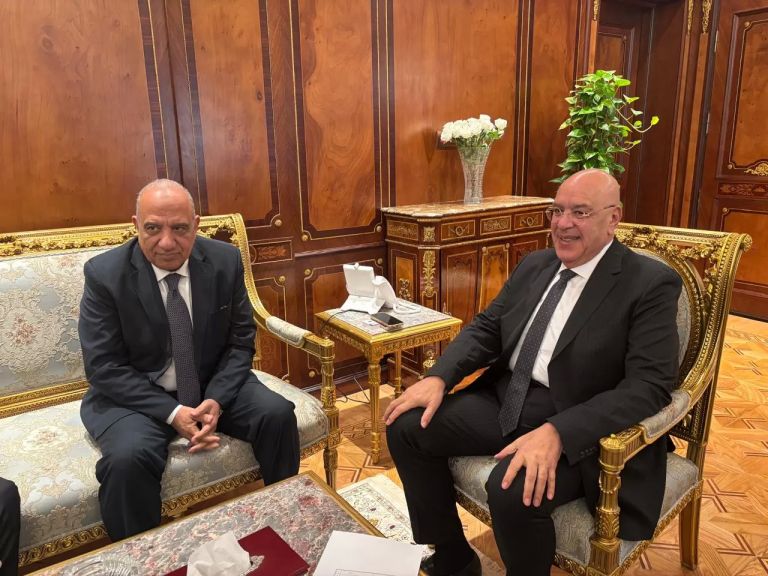 وزير الكهرباء يستعرض أمام رئيس البرلمان استراتيجية أمن واستدامة الطاقة الكهربائية