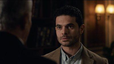 عمرو صالح يدخل في صفقات مع أعداء والده محمود حميدة في الحلقة الثانية من مسلسل فرصة تانية