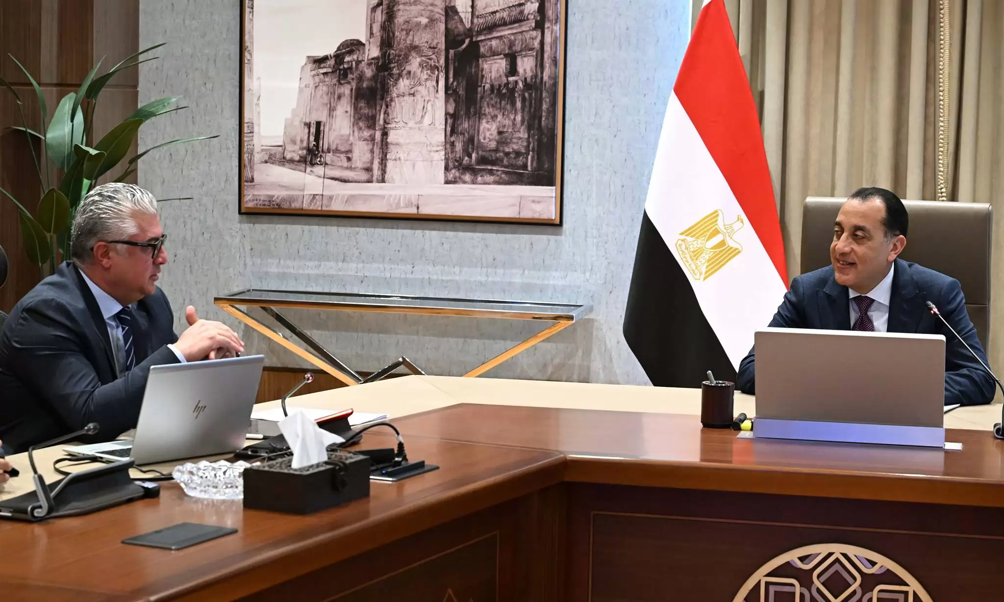 «مدبولي يتابع سير العمل في مشروعات المنطقة الاقتصادية لقناة السويس»