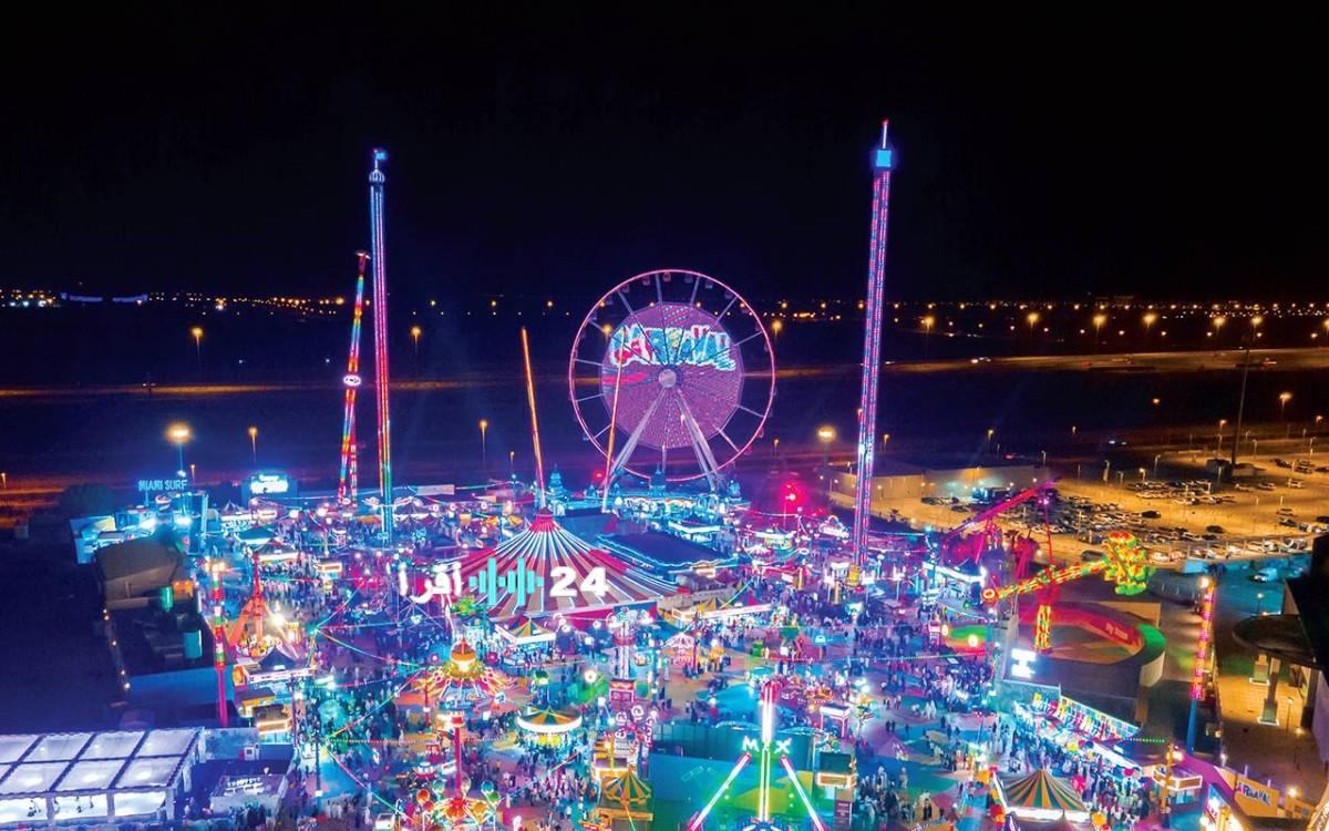 بهجة العيد في جولتنا بالمراكز التجارية والتسوق عبر الإنترنت